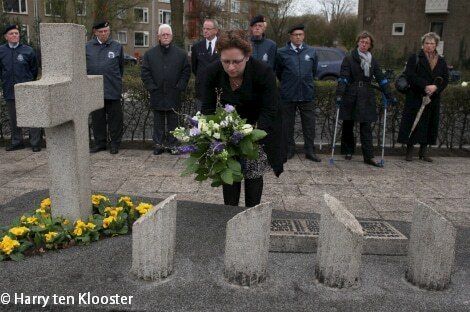 30-03-2012_herdenking_monument_meppelerstraatweg_05_.jpg